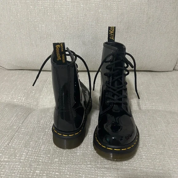 Dr. Martens 1460 WOMEN'S PATENT LEATHER LACE UP BOOTS Size 6 in Black - Picture 2 of 4